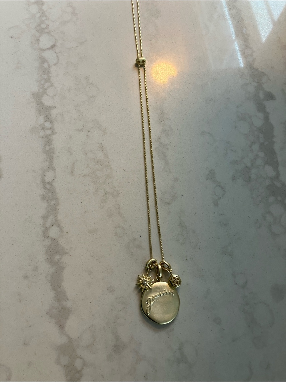 Kendra Scott Gemini Zodiac Charm Necklace Set - Gold (Never Worn) - Picture 5 of 8